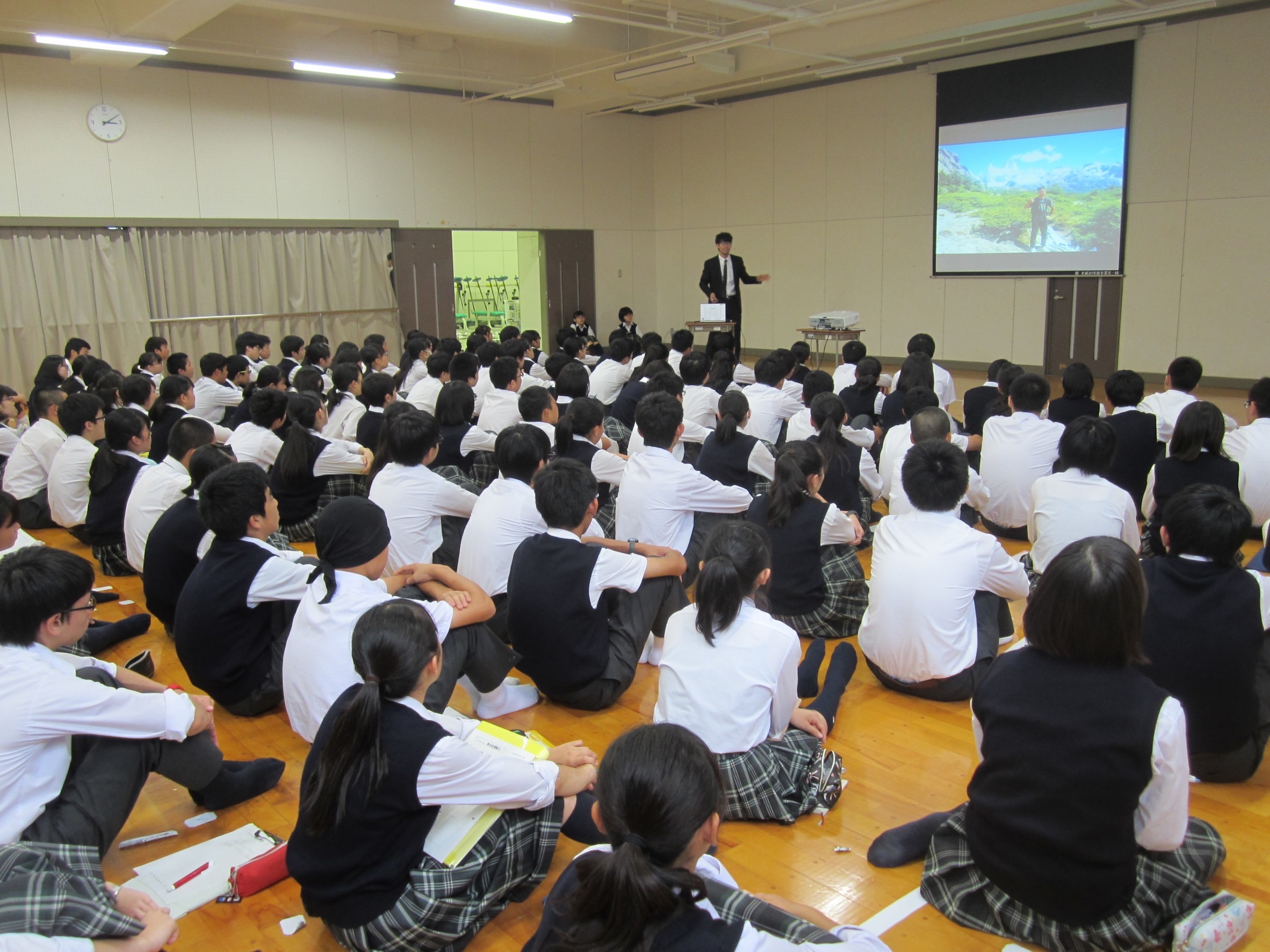 中学校での講演活動